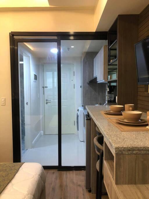 Condo Near Ayala Cebu City W Wifi Balcony Exterior foto