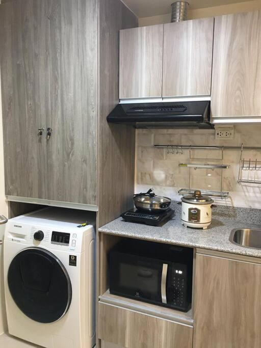 Condo Near Ayala Cebu City W Wifi Balcony Exterior foto